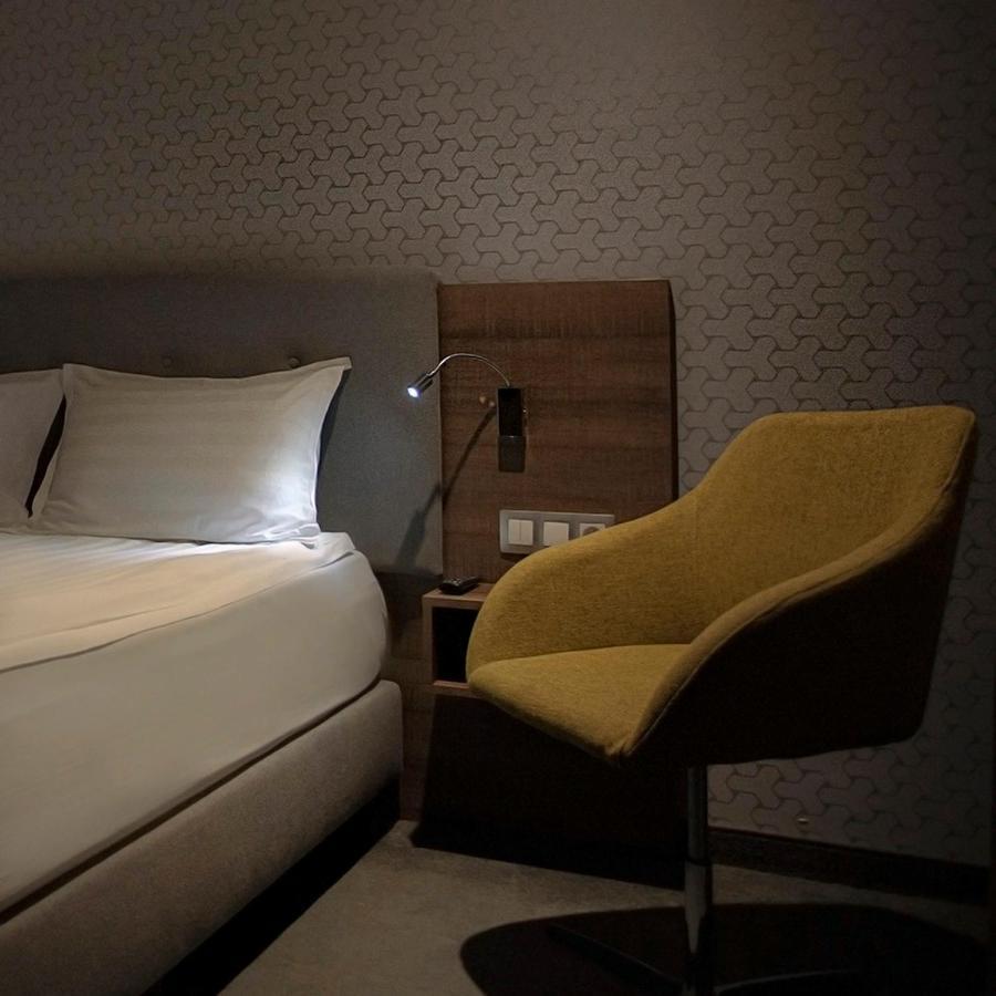 Abton Hotel Лодзь Экстерьер фото
