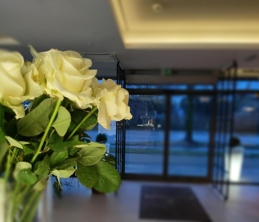 Abton Hotel Лодзь Экстерьер фото
