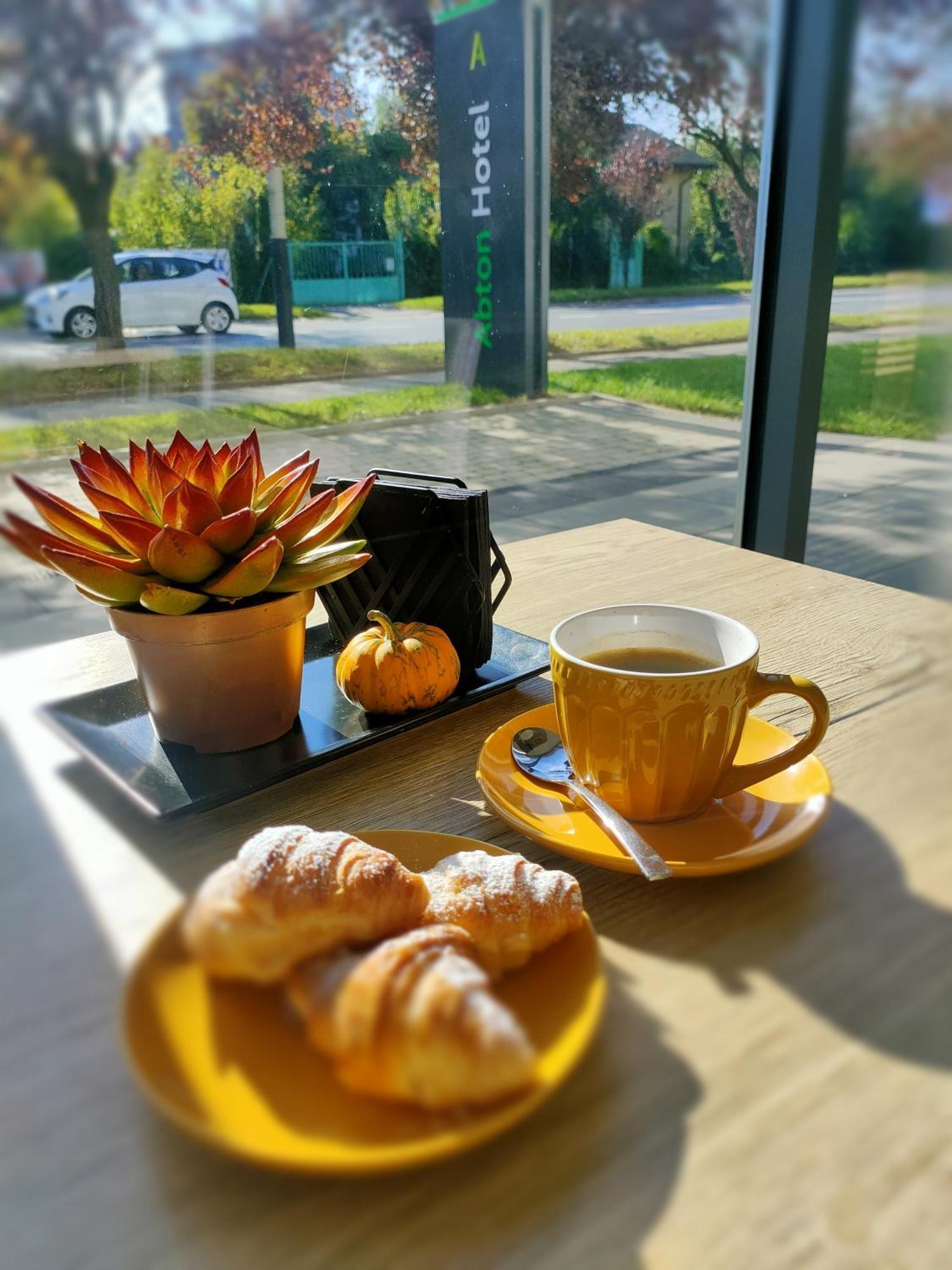 Abton Hotel Лодзь Экстерьер фото